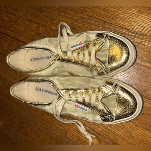 Supera mesh gold sneaker size 39 women’s. Worn once. Excellent condition